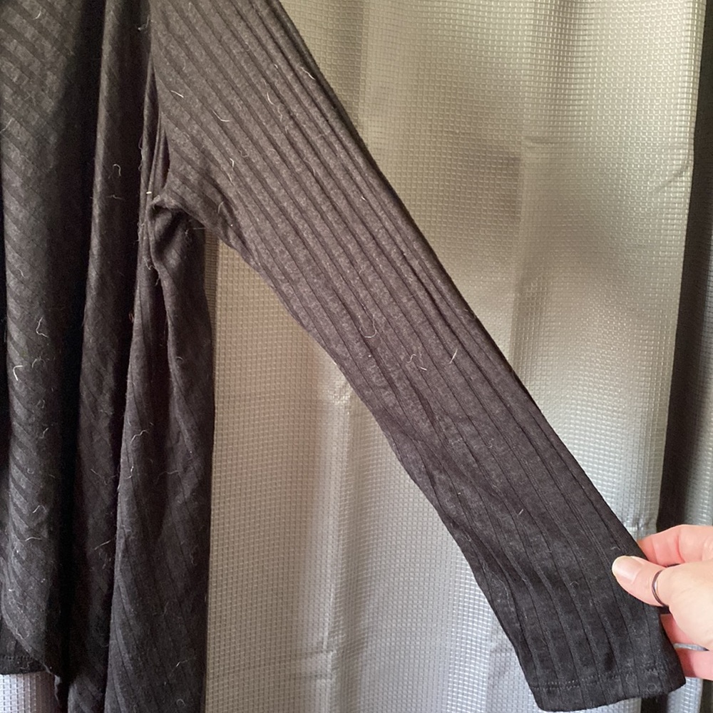 Lightweight sweater/jacket - Picture 2 of 4